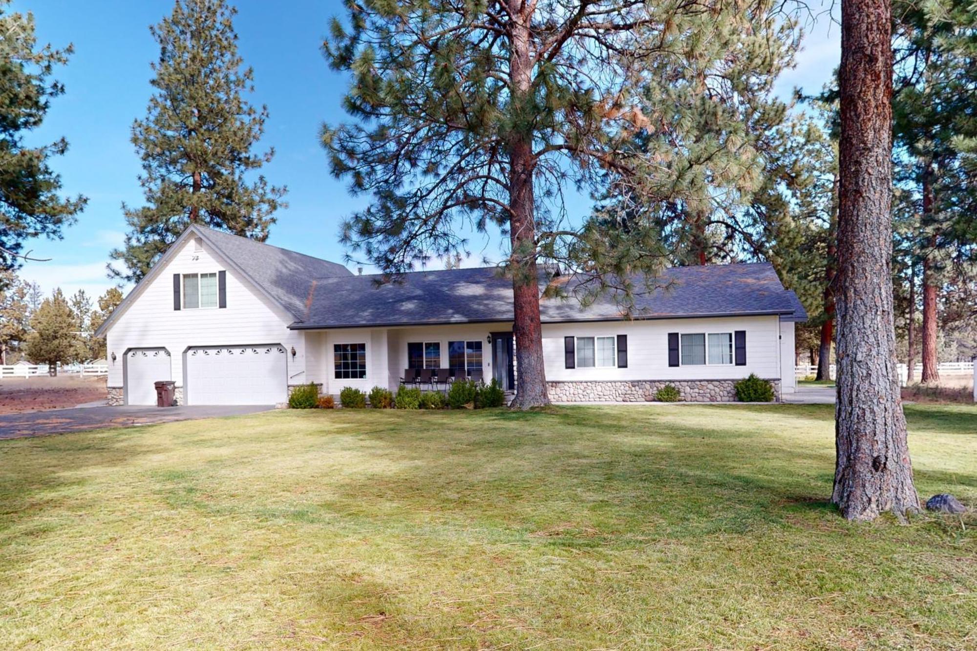 Mitchell'S Resort Sisters Exterior photo